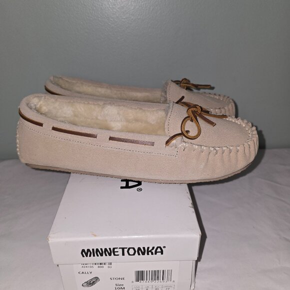 Minnetonka Cally Slippers in Stone, Women's 10M, New in Box - Picture 1 of 9